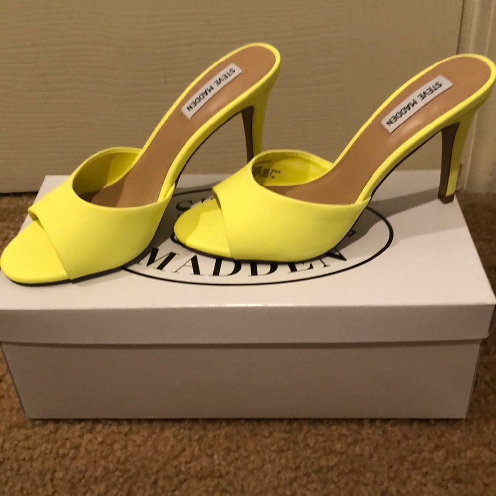 New Steve Madden Sandals